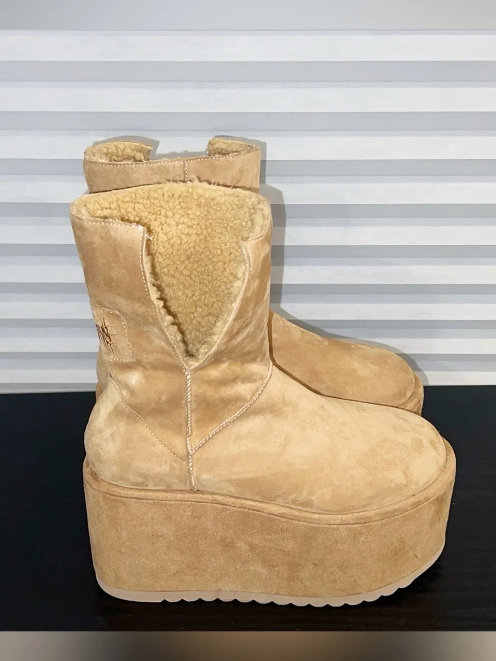 DARKER WAVES ATMOSPHERE FLEECE LINED SUEDE PLATFORM BOOTS - BROWN